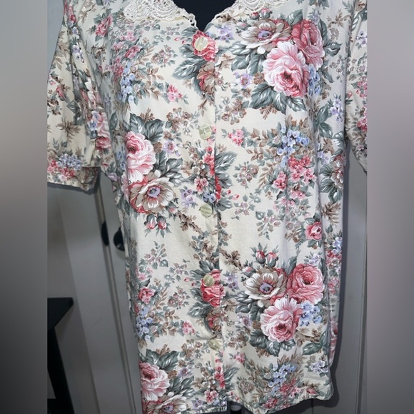 VINTAGE Floral Lace Trim Collar Blouse with Buttons - Picture 4 of 10